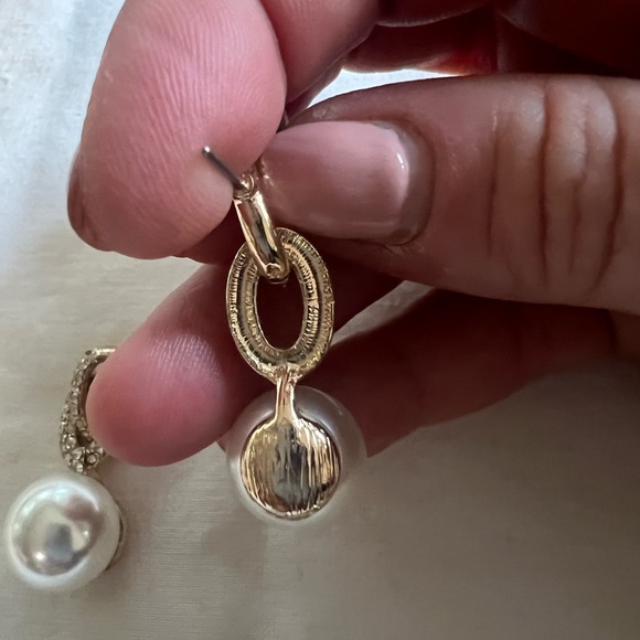 Elegant Pearl and Crystal Drop Earrings - Picture 5 of 6